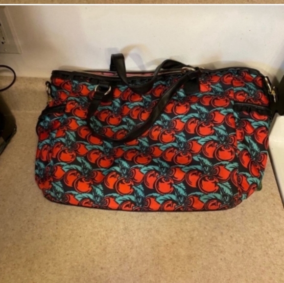 Gorgeous Betsey Johnson baby bag that could be used as a travel bag - Picture 3 of 4